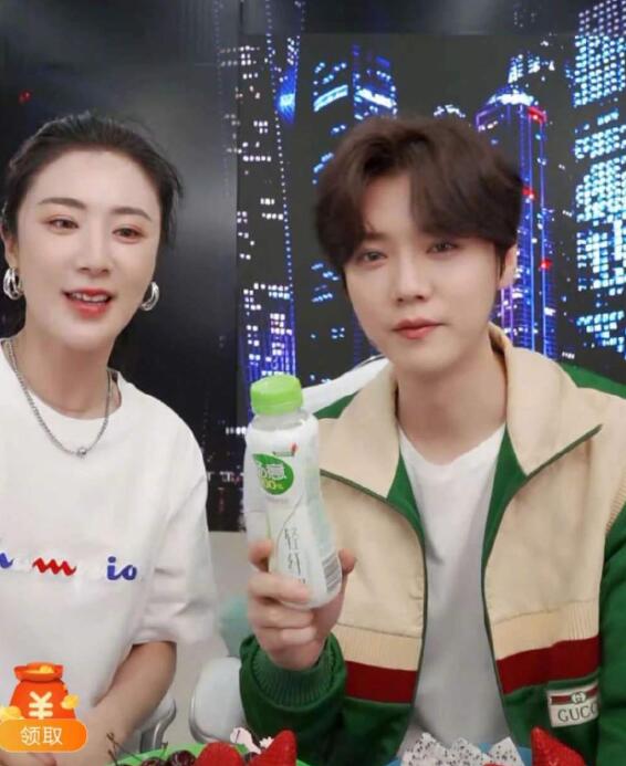 鹿晗在薇娅直播间吃大蒜,唱《大碗宽面》还cue吴亦凡