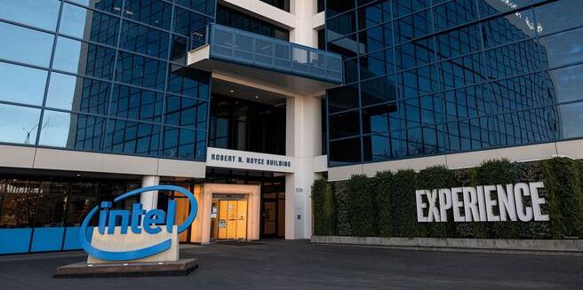 英特尔计划花200亿美元新建芯片厂，重新夺回制造业领先地位