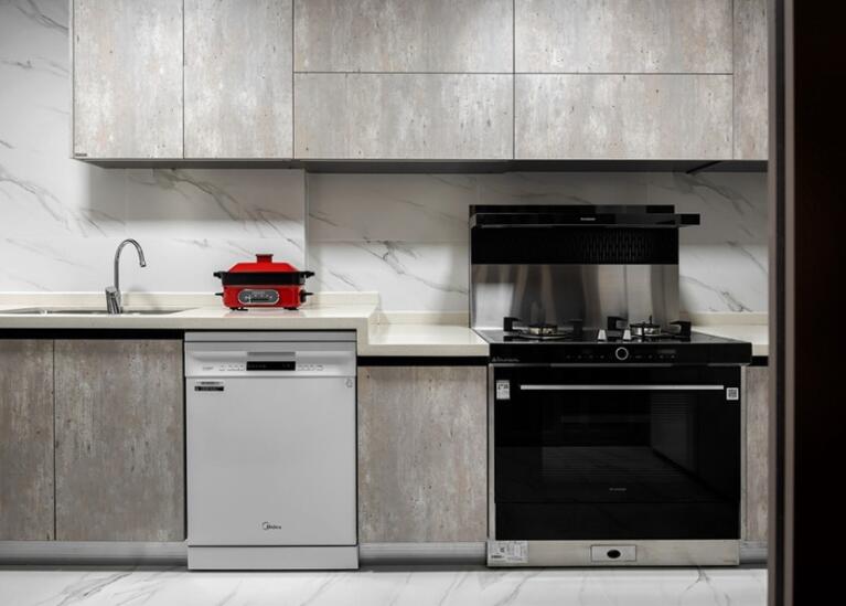 现代三居室厨房吊顶装修效果图 现代三居室厨房吊顶装修效果图