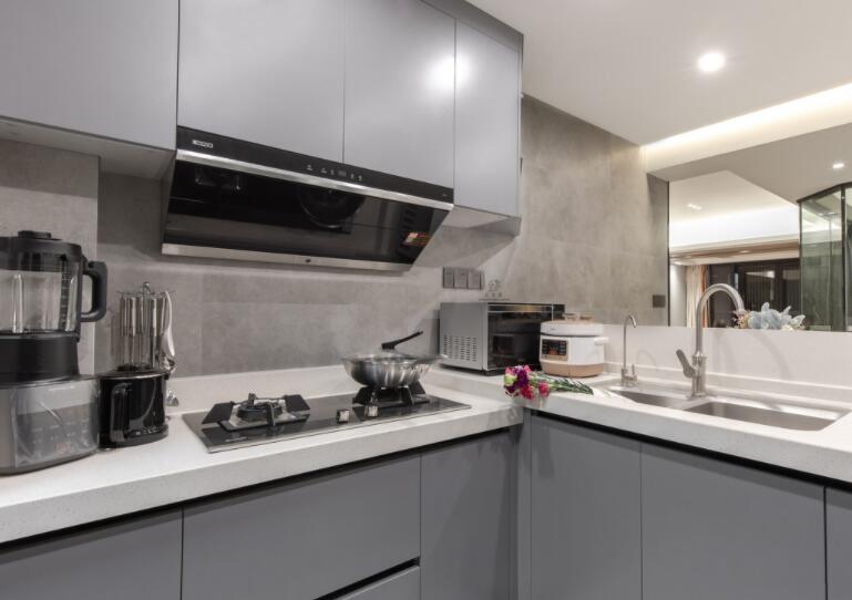 现代三居室厨房吊顶装修效果图 现代三居室厨房吊顶装修效果图