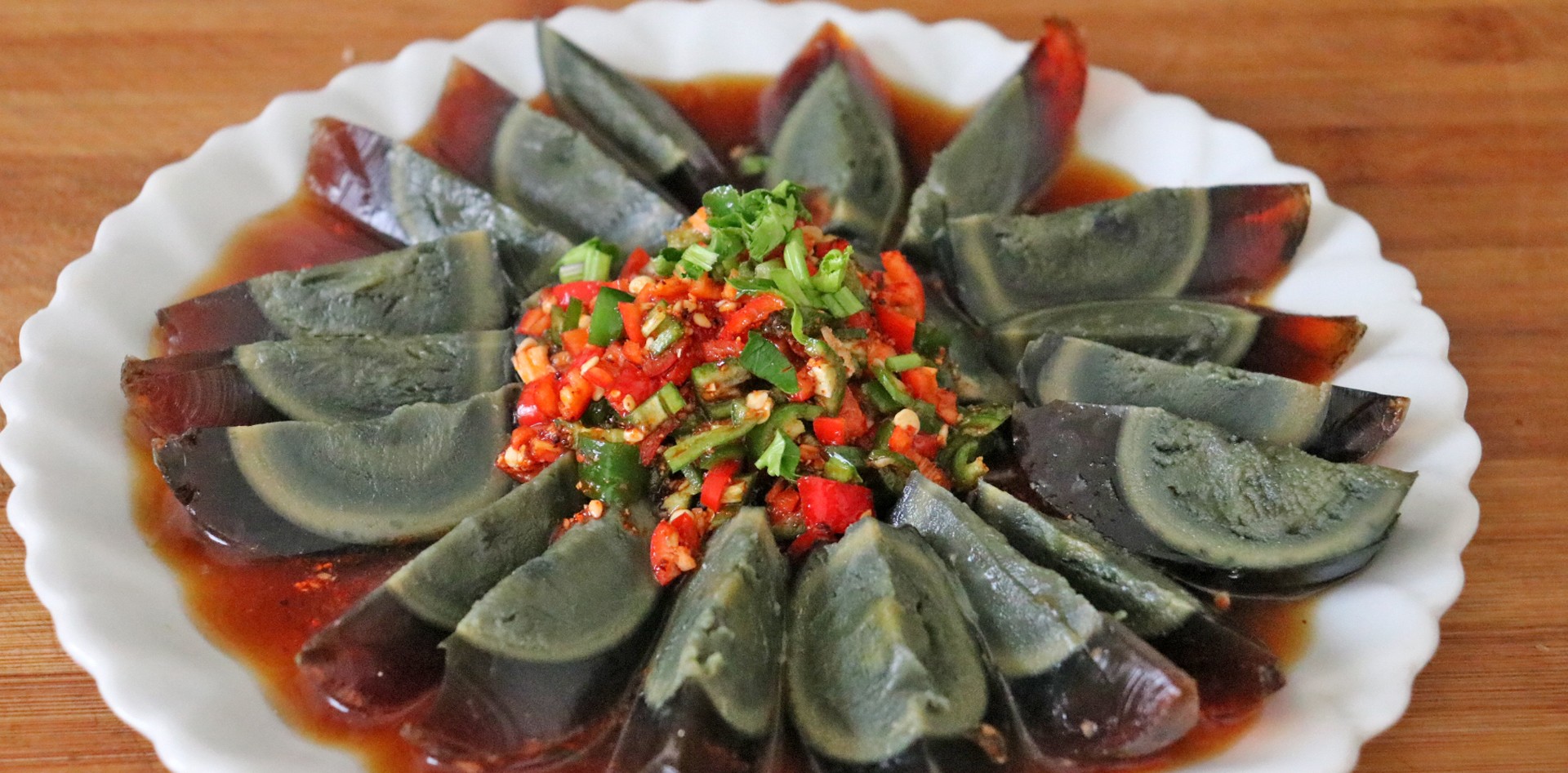 推荐这样做皮蛋凉拌菜,清爽可口,感兴趣的朋友,快来试试吧