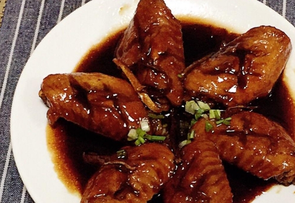 可乐鸡翅直接倒可乐就错了!难怪每次做的发黑发苦,快看看吧!