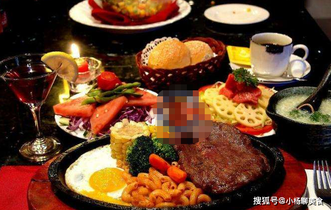 为什么吃牛排一块就能饱,而火锅两盘肉都不够吃?原因是啥?