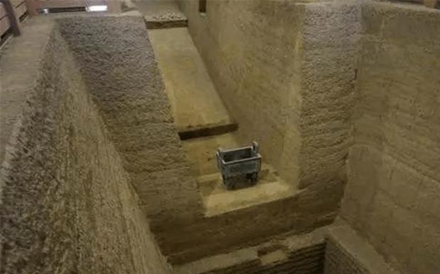 安阳殷墟出土文物,青铜甗有一颗被煮过的人头,揭出一段残忍历史