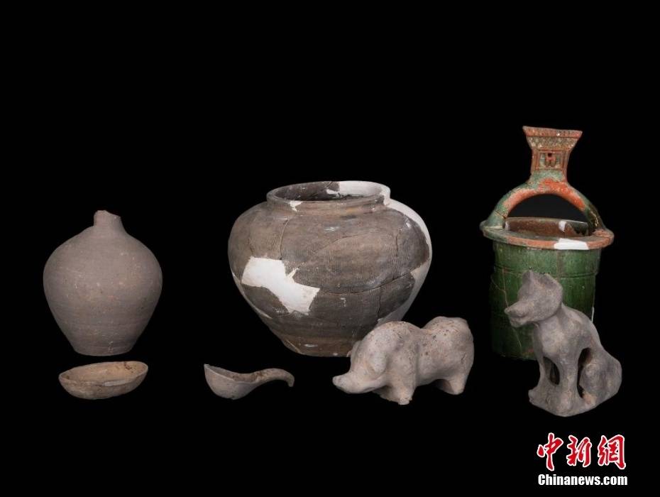 陕西咸阳成任墓地出土中国最早金铜佛像