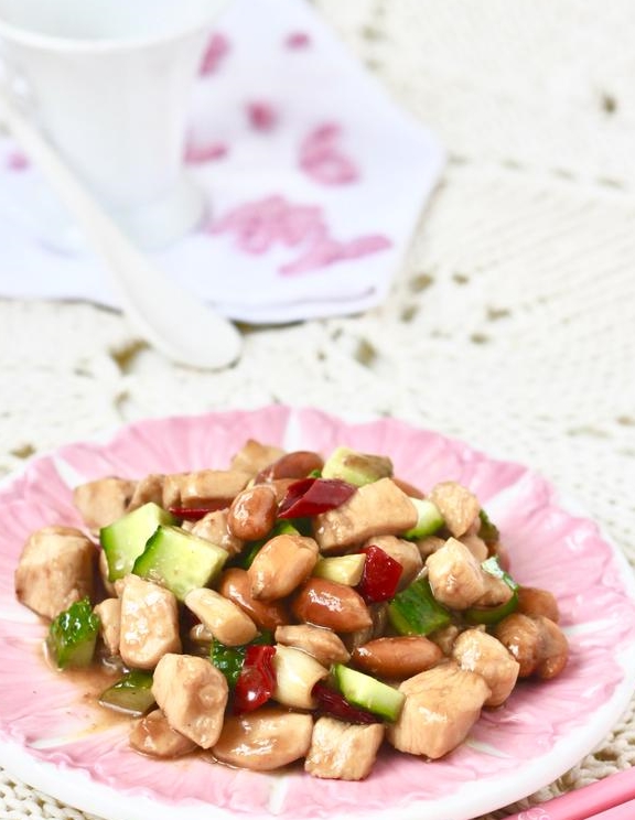 做宫保鸡丁为什么肉柴?用鸡胸肉还是鸡腿肉?掌握好这1步是关键