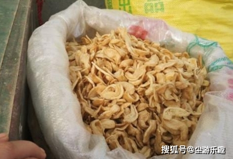 老干妈最新吃法，不炒菜不火锅却成“最火”零食，一次都要用一瓶